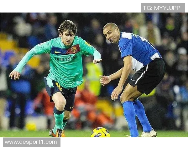 特雷泽盖与梅西同框合影致敬足球历史无可争议的第一人梅西